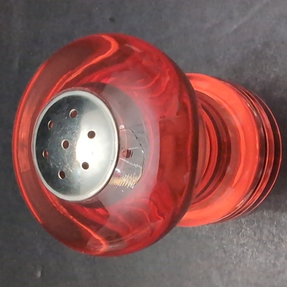 VTG,Retro Red Acrylic Salt/Pepper Shakers . - Picture 2 of 5